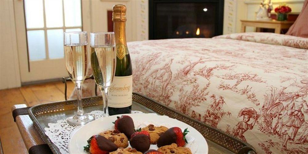 Youngtown Inn Lincolnville Eksteriør billede